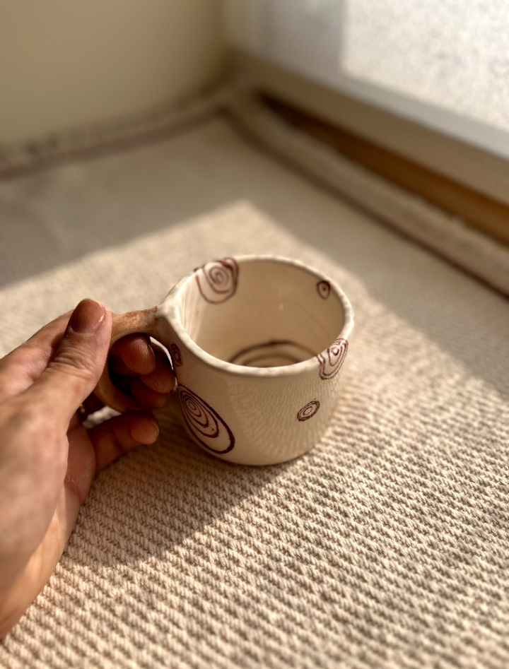 ماگ سرامیکی دستساز دفرمه دیما سرام کد ۰۴۲